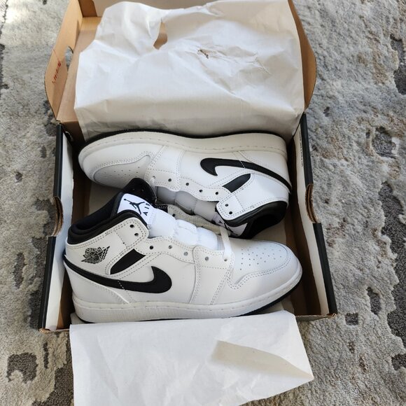 Nike Jordan Mid (Big Kids 4Y) NWT - Picture 9 of 9